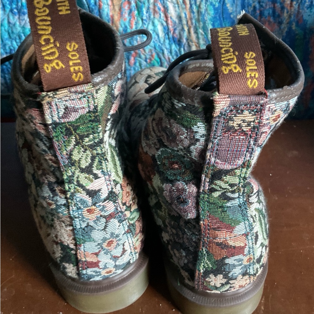 Dr. Martens Tapestry Multicolor Floral Ankle Boots like new women’s 11 - Picture 3 of 6